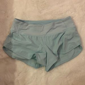 lululemon size 4 speed up shorts (2.5in)